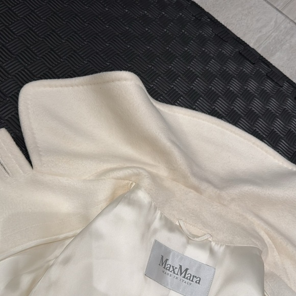 Max Mara Wool Coat - Timeless Elegance and Italian Craftsmanship ๐ - Picture 12 of 16